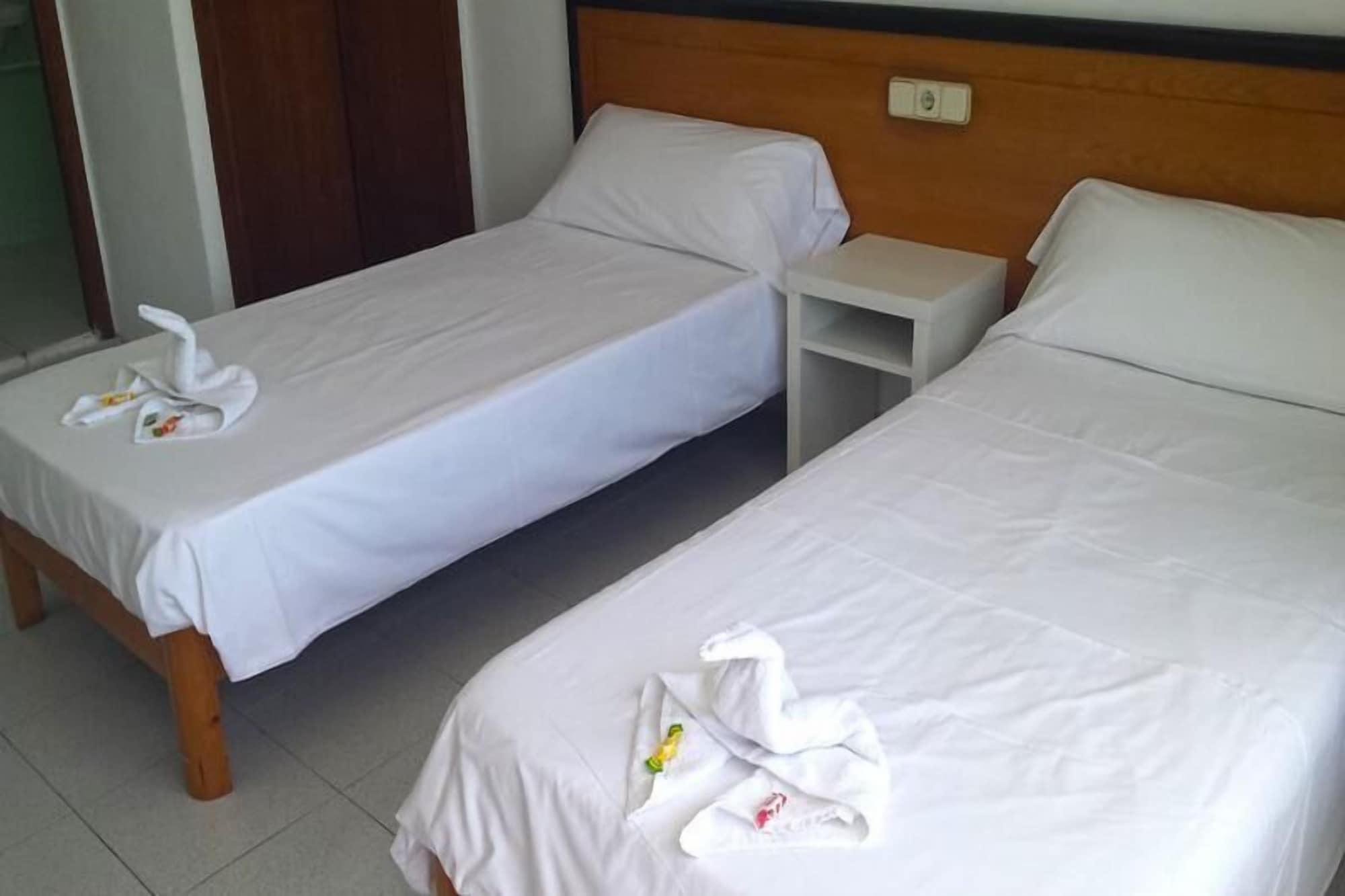 Hostal Port Corona Cala Ratjada  Zewnętrze zdjęcie