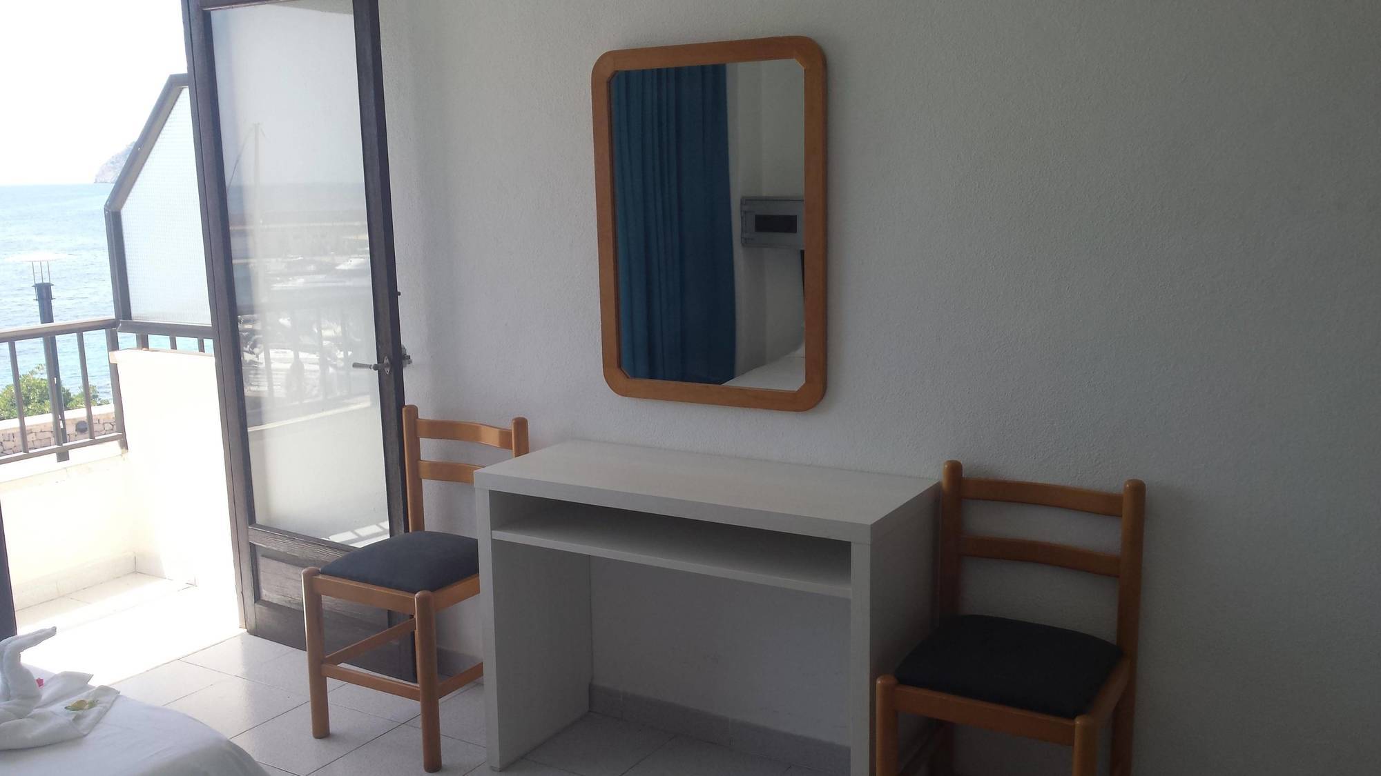 Hostal Port Corona Cala Ratjada  Zewnętrze zdjęcie