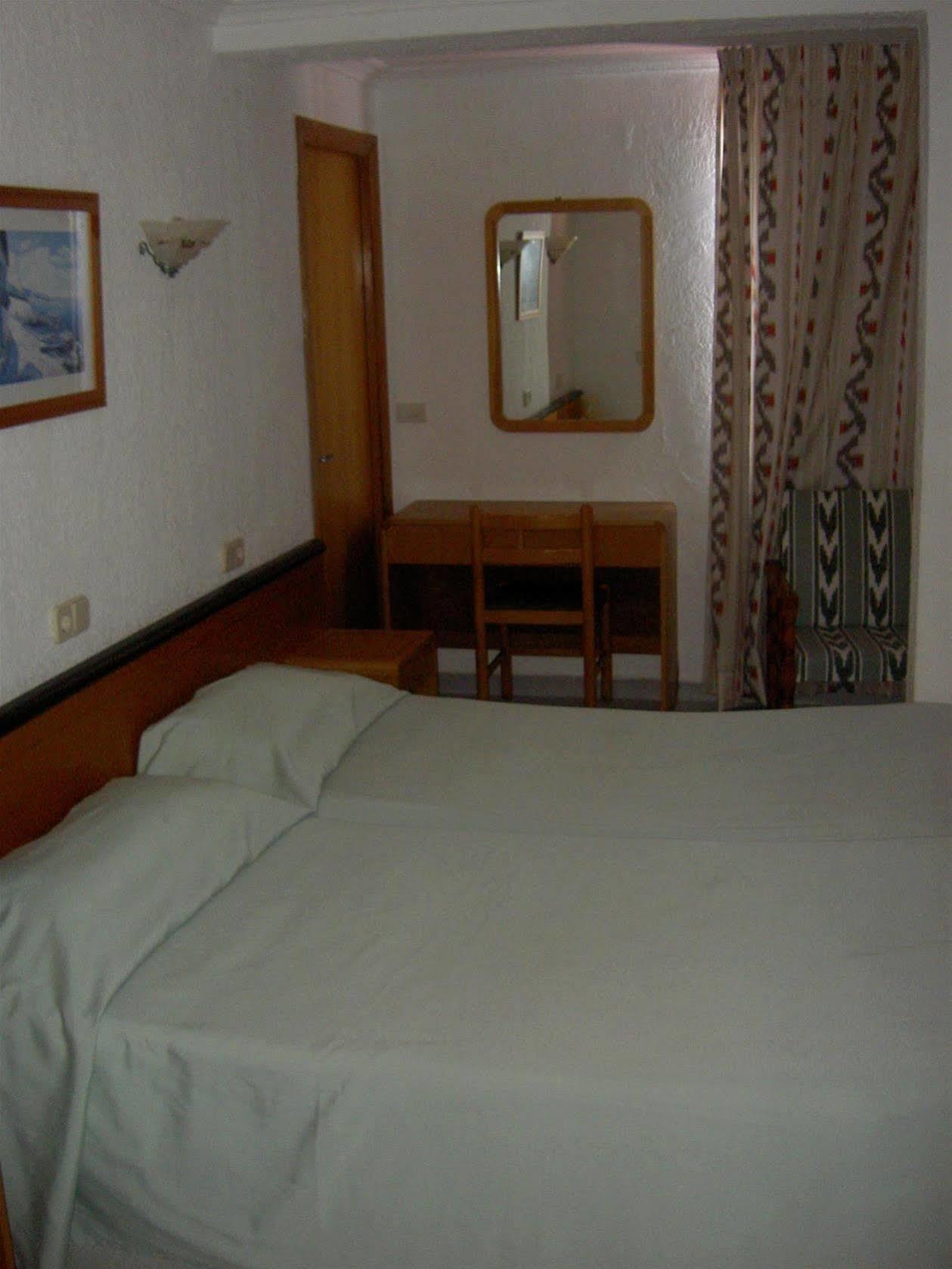 Hostal Port Corona Cala Ratjada  Zewnętrze zdjęcie